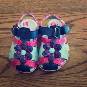 Stride Rite size 5.5 girls flower shoes
